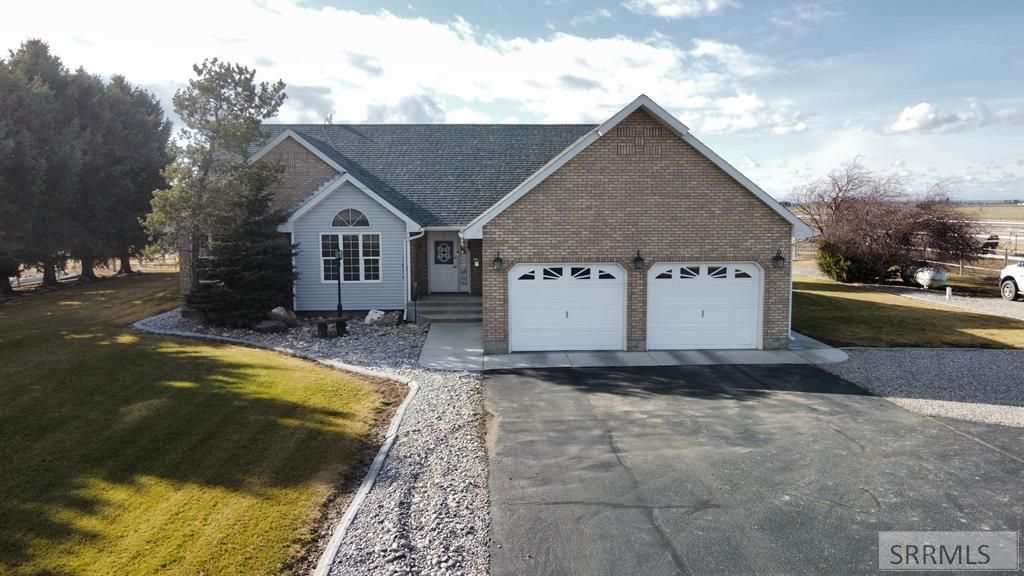 1044 N 1000 E, Shelley, ID 83274