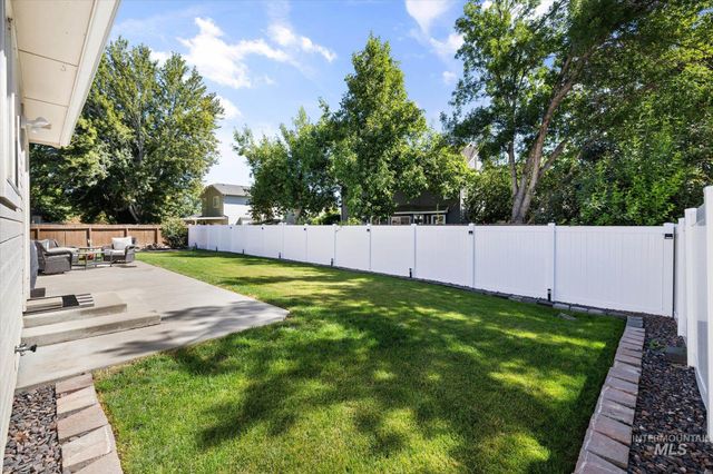 2002 S Sportsman Way, Meridian, ID 83642