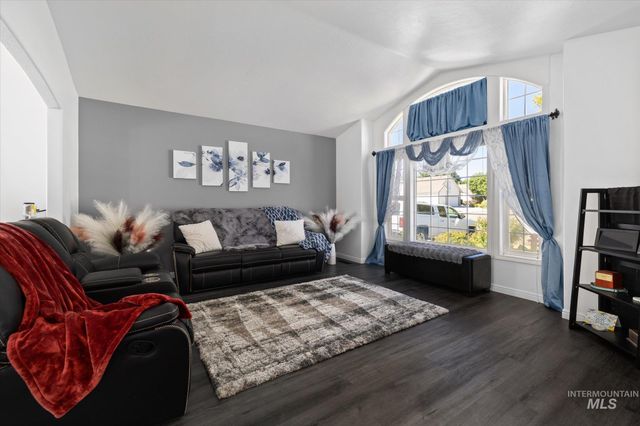2002 S Sportsman Way, Meridian, ID 83642