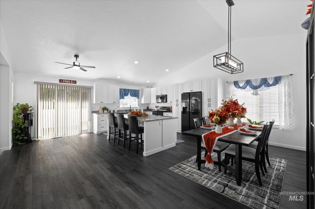 2002 S Sportsman Way, Meridian, ID 83642