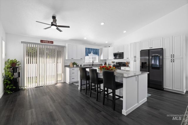 2002 S Sportsman Way, Meridian, ID 83642