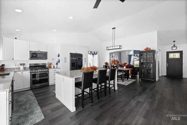 2002 S Sportsman Way, Meridian, ID 83642