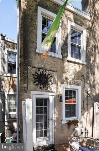 132 E HARTWELL LN, Philadelphia, PA 19118