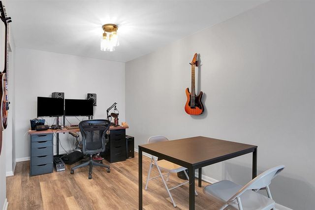 850 S Lorraine Road 3B, Wheaton, IL 60189