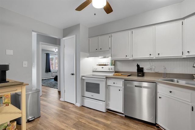 850 S Lorraine Road 3B, Wheaton, IL 60189