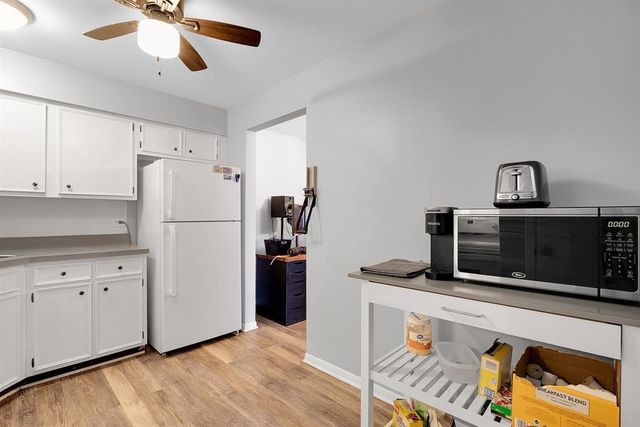 850 S Lorraine Road 3B, Wheaton, IL 60189