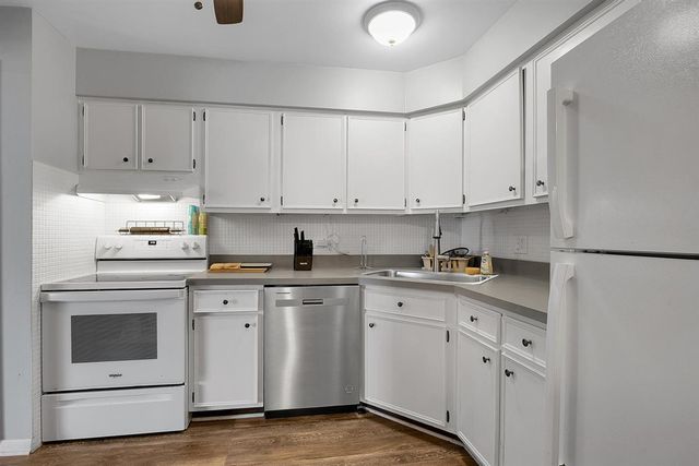 850 S Lorraine Road 3B, Wheaton, IL 60189