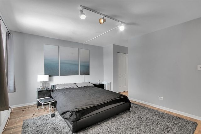 850 S Lorraine Road 3B, Wheaton, IL 60189