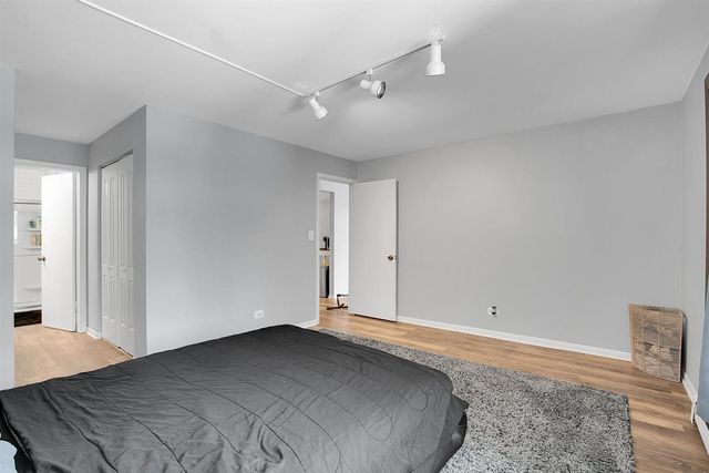 850 S Lorraine Road 3B, Wheaton, IL 60189