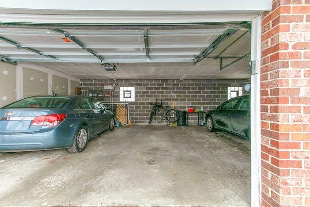 850 S Lorraine Road 3B, Wheaton, IL 60189