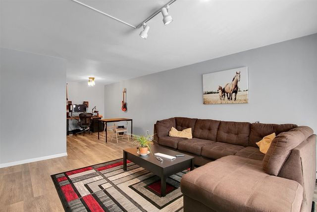 850 S Lorraine Road 3B, Wheaton, IL 60189