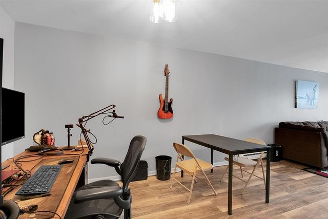 850 S Lorraine Road 3B, Wheaton, IL 60189