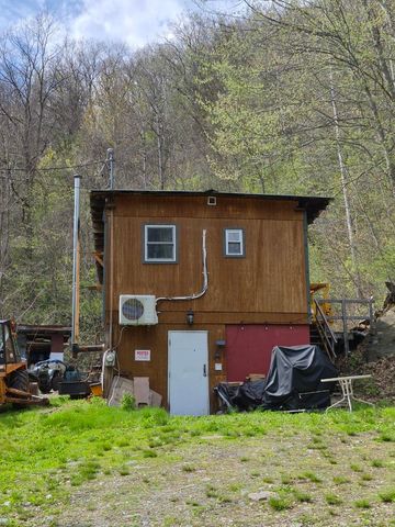 319 River Road S, Putney, VT 05346