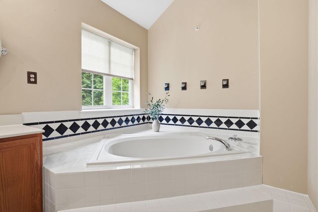 3913 CHARTER CLUB DR, Doylestown, PA 18902