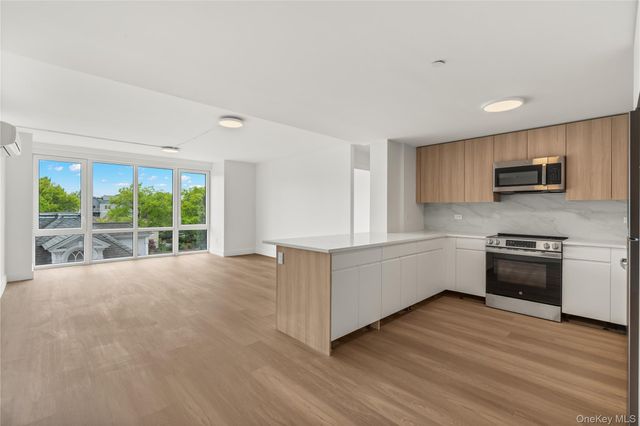 10 Lyon Place 310, White Plains, NY 10601