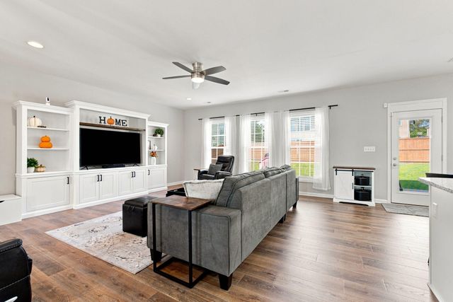 144 Silver Springs Way, Georgetown, KY 40324