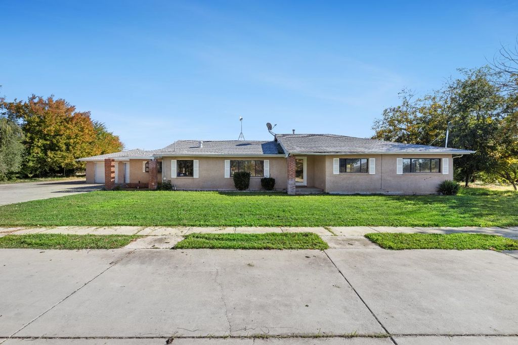 4666 N Zediker Avenue, Sanger, CA 93657