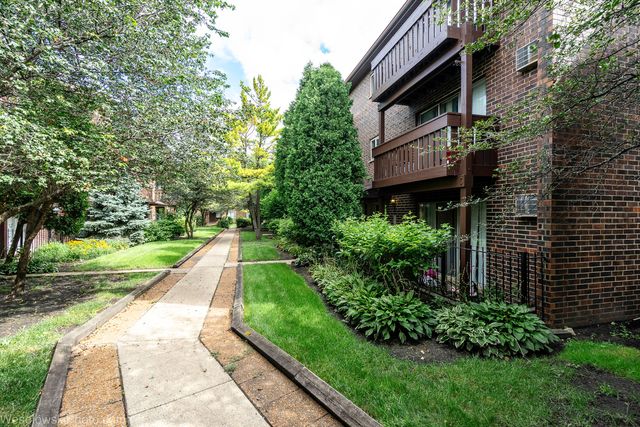 1305 E Turtle Creek Circle E, Palatine, IL 60074