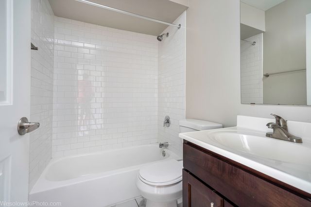 1305 E Turtle Creek Circle E, Palatine, IL 60074