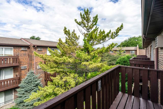 1305 E Turtle Creek Circle E, Palatine, IL 60074