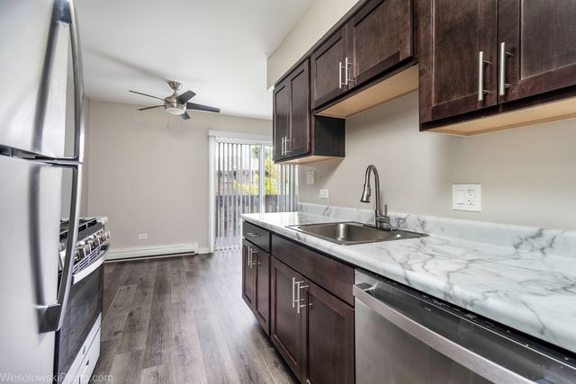 1305 E Turtle Creek Circle E, Palatine, IL 60074