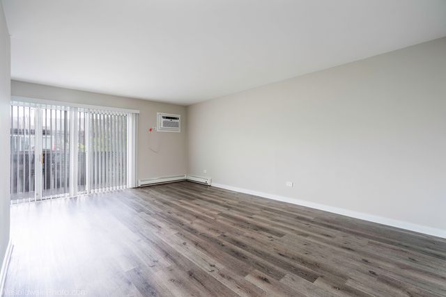 1305 E Turtle Creek Circle E, Palatine, IL 60074