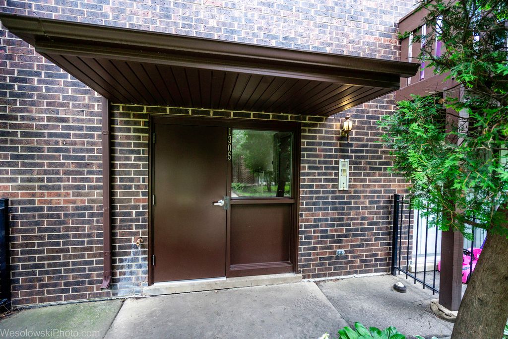 1305 E Turtle Creek Circle E, Palatine, IL 60074