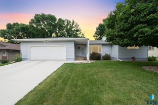 1604 E 56th St, Sioux Falls, SD 57103