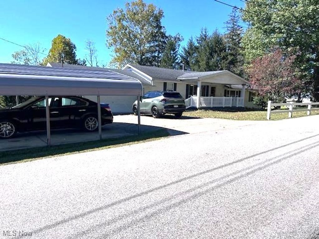 135 DuPont Circle, Washington, WV 26181