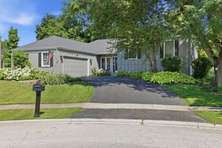 1483 Pebblestone Cove, Wheaton, IL 60189