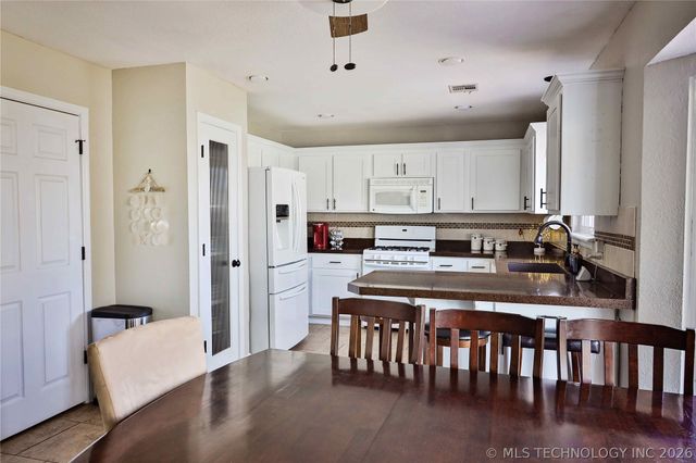 1071 E 138th Street, Glenpool, OK 74033