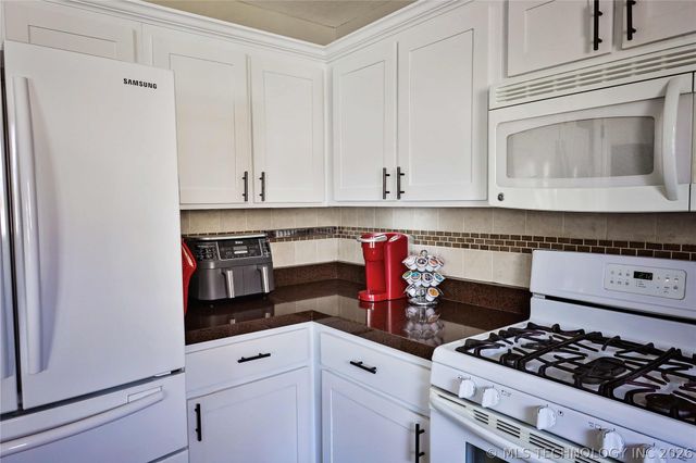 1071 E 138th Street, Glenpool, OK 74033