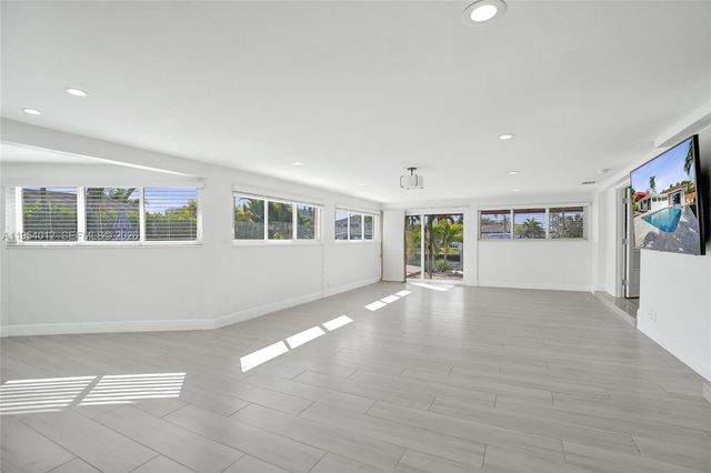 2724 NE 10th St, Pompano Beach, FL 33062