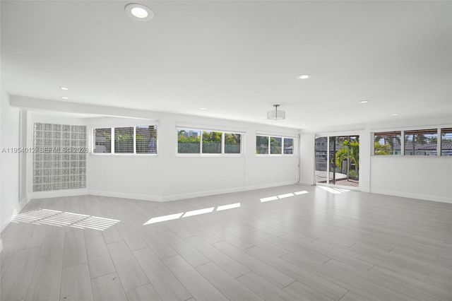 2724 NE 10th St, Pompano Beach, FL 33062