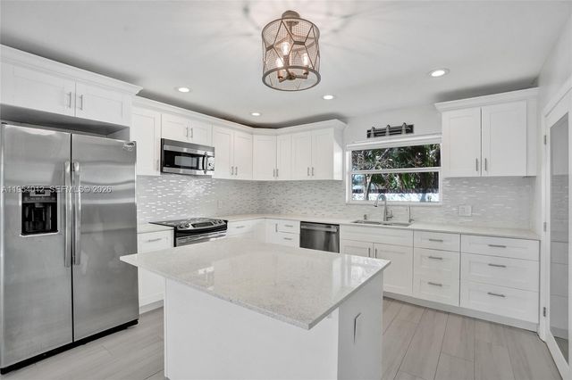 2724 NE 10th St, Pompano Beach, FL 33062