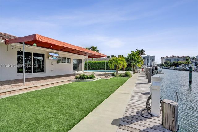 2724 NE 10th St, Pompano Beach, FL 33062