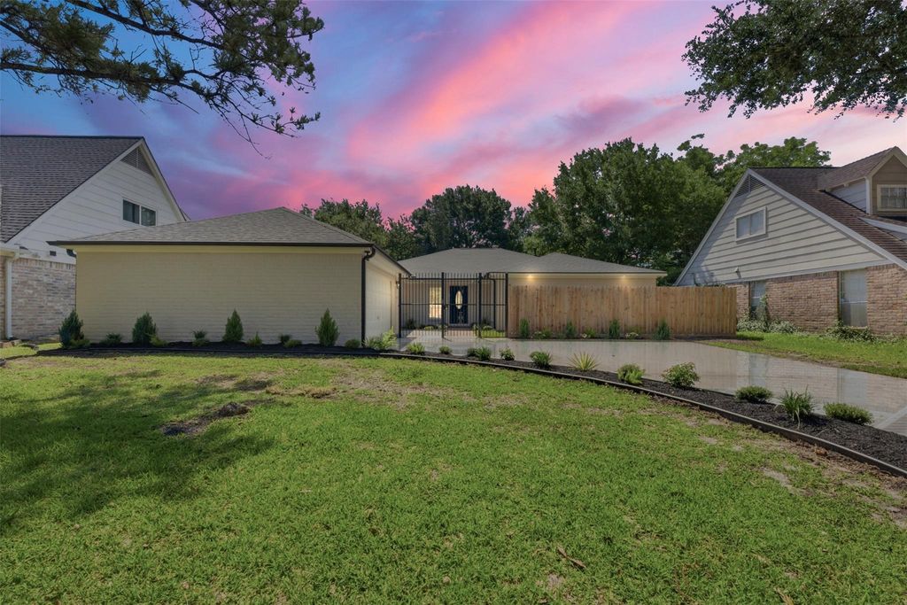 2207 Crystal Hills Drive, Houston, TX 77077