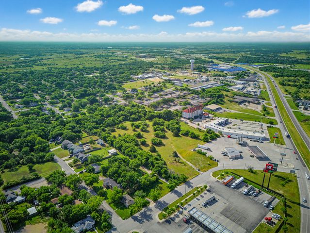 1300 S Trenchard Street, Decatur, TX 76234