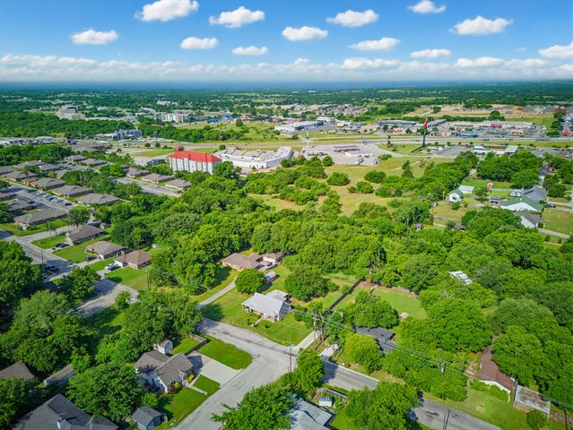 1300 S Trenchard Street, Decatur, TX 76234