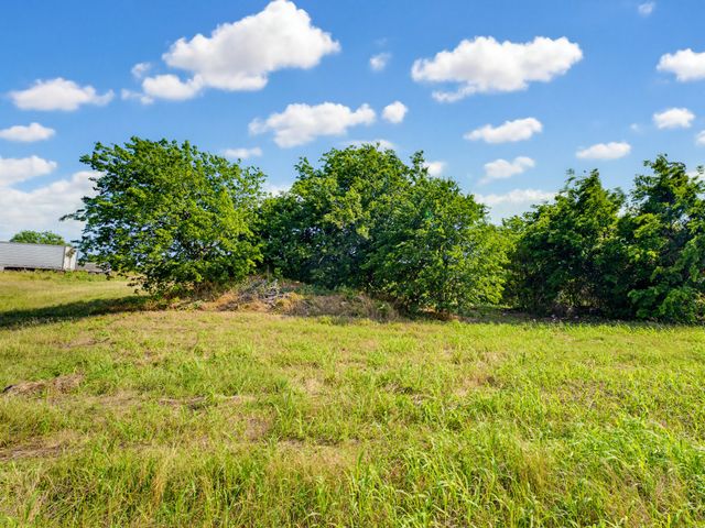 1300 S Trenchard Street, Decatur, TX 76234