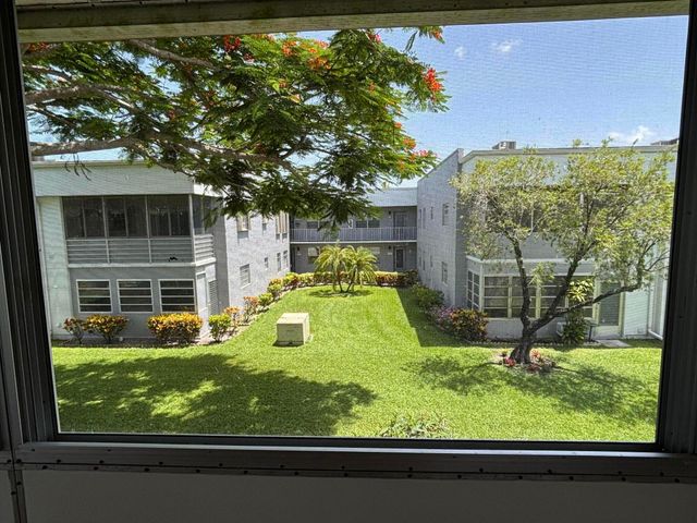 652 Flanders N, Delray Beach, FL 33484