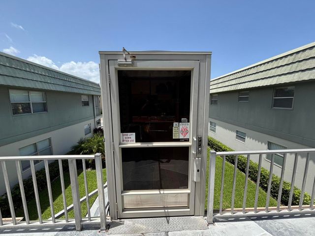 652 Flanders N, Delray Beach, FL 33484