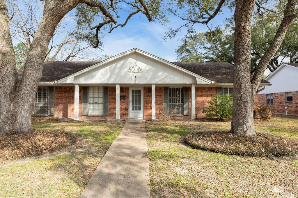 12466 Kimberley Lane, Houston, TX 77024