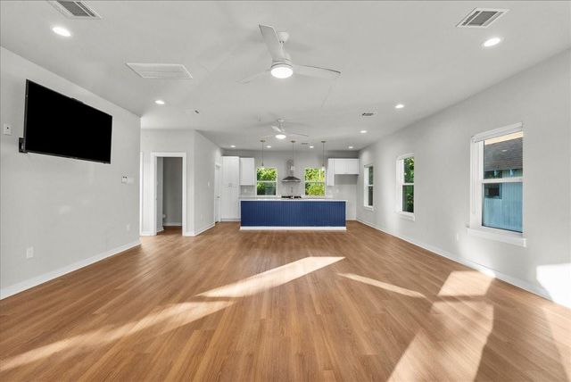 101 Grove Street, La Porte, TX 77571