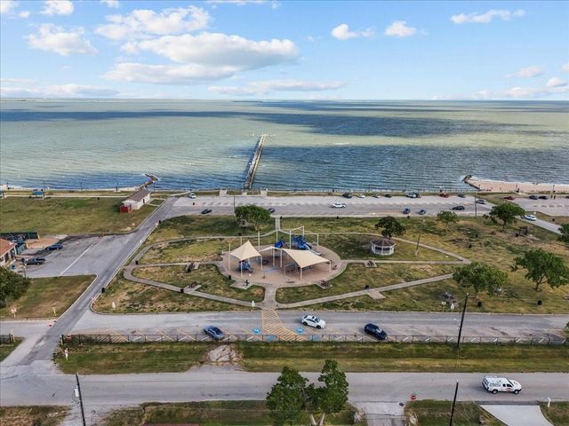 101 Grove Street, La Porte, TX 77571