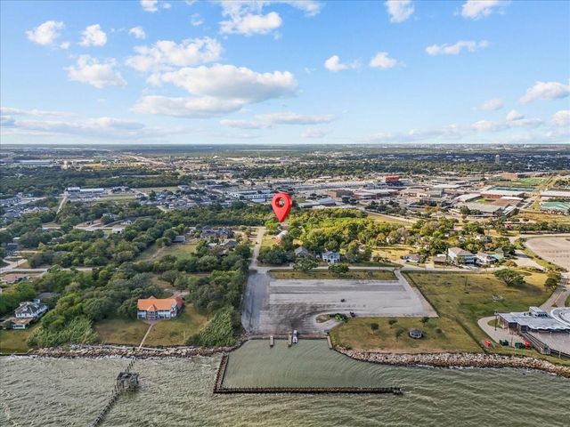 101 Grove Street, La Porte, TX 77571