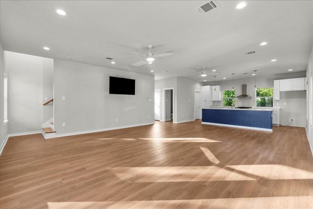 101 Grove Street, La Porte, TX 77571