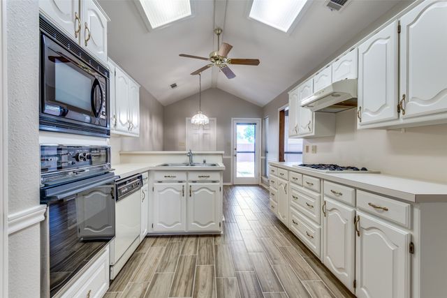 2003 Greenstone Trail, Carrollton, TX 75010