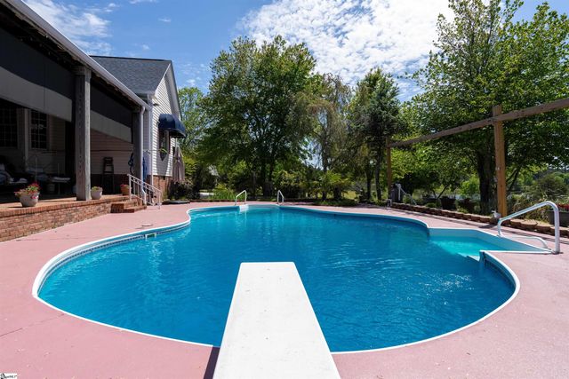 402 Nanaloo A Avenue, Waterloo, SC 29384