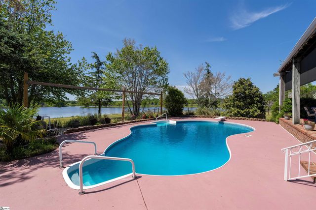 402 Nanaloo A Avenue, Waterloo, SC 29384